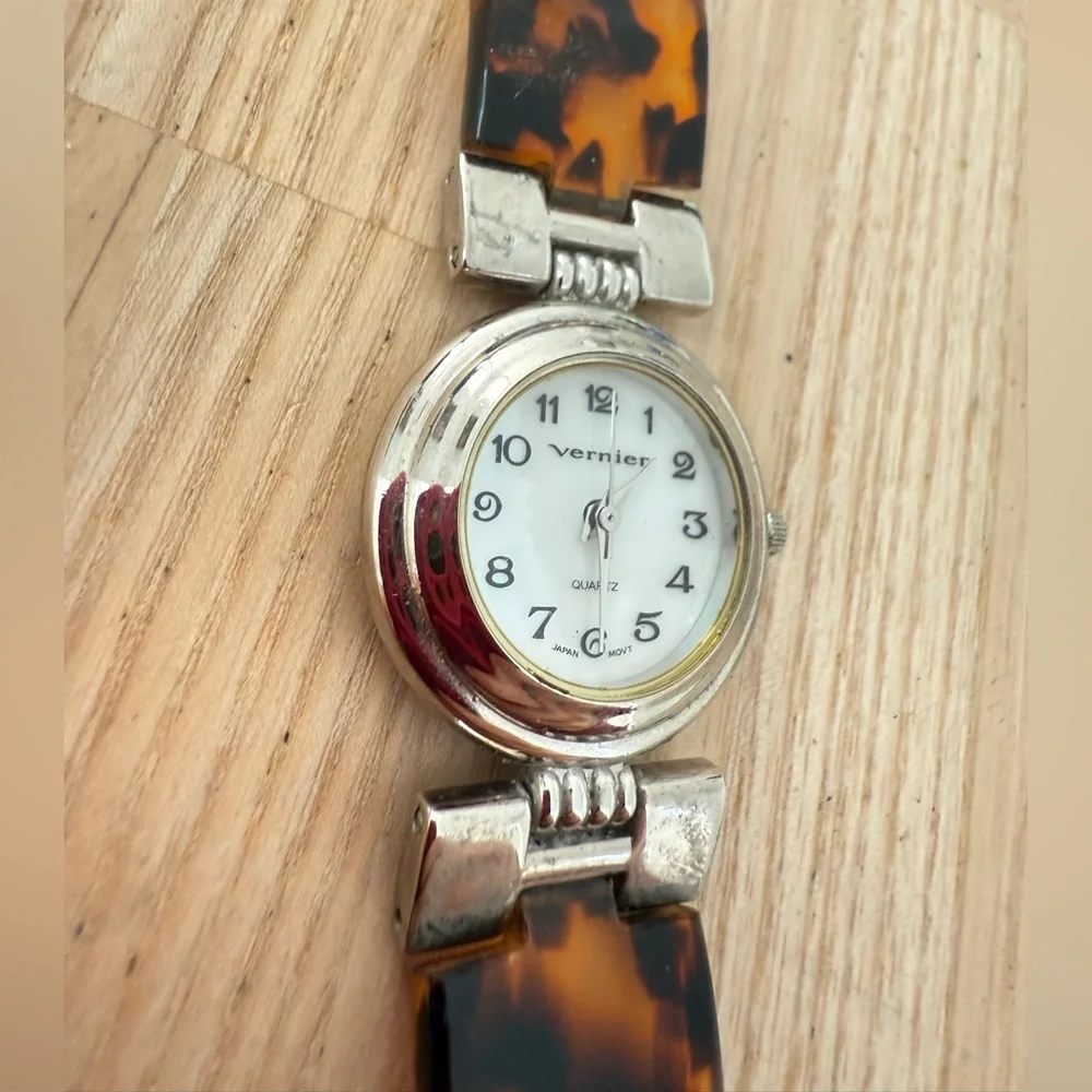 Vernier ladies silver tone acrylic watch NEW BATTERY